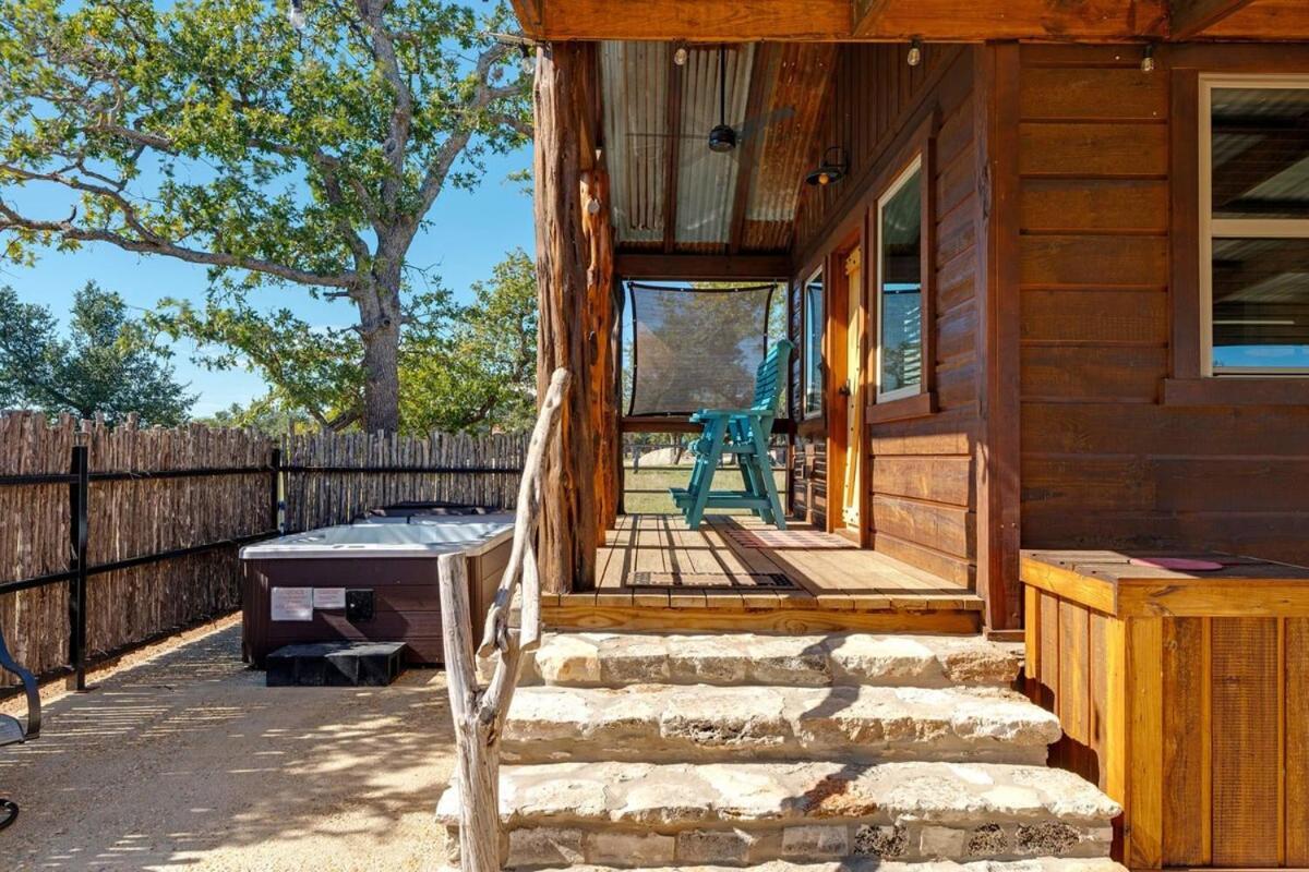Rockin' R - Morning Star Cabin Фредеріксбург Екстер'єр фото