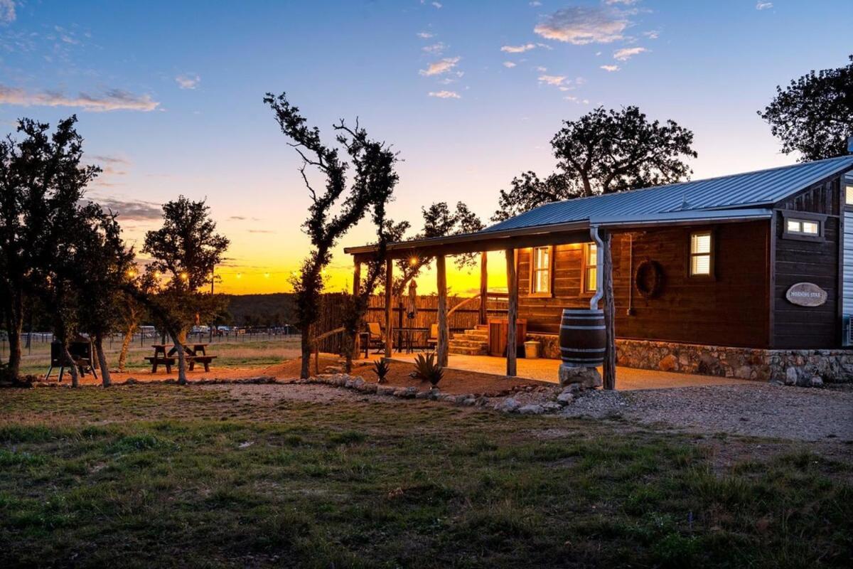 Rockin' R - Morning Star Cabin Фредеріксбург Екстер'єр фото